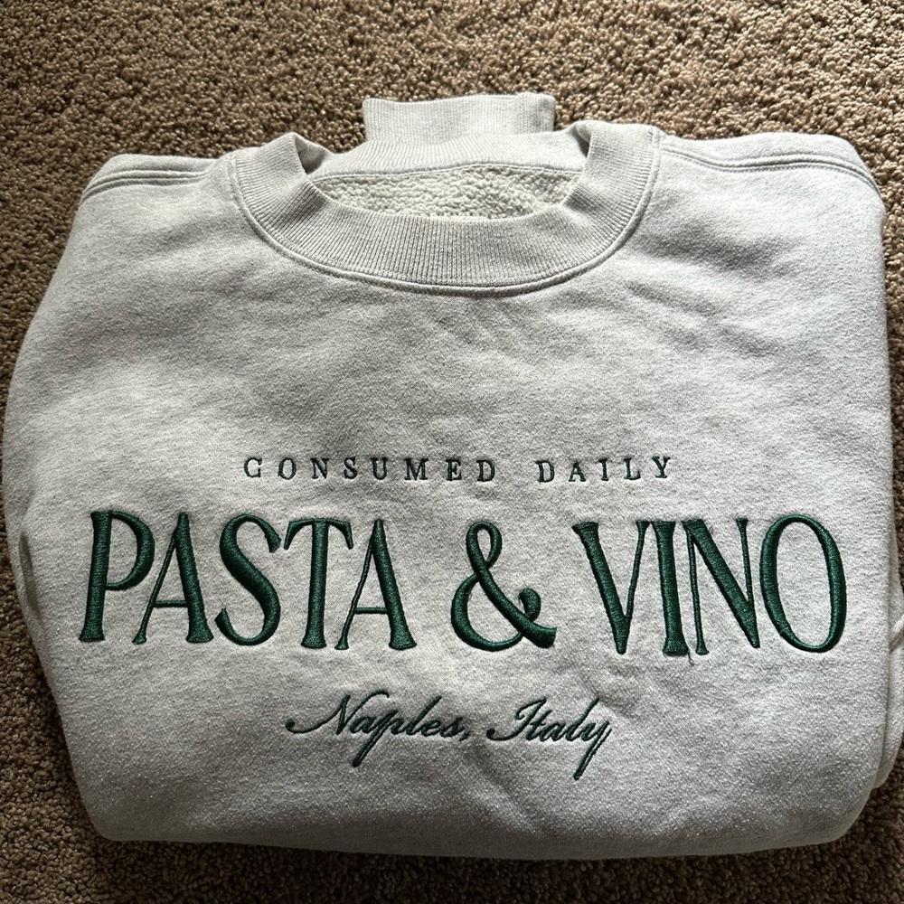 Abercrombie pasta and vino cropped sweatshirt